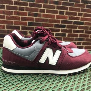 Classic New Balance 584 -Maroon- only worn 3 times